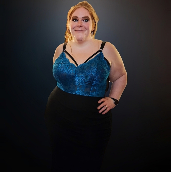 Meet your Posher, Cindy Novare Goods - Picture 2 of 3